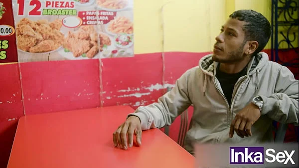 Mesera blanca madura se folla a hombre por no pagar su comida videos