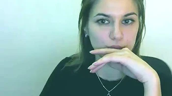 Милая любительница трахается на лайвчате videos