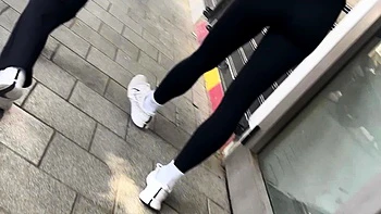 Tighter Arsch & Fußfetisch draußen videos