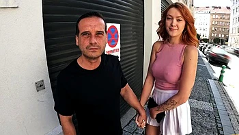 Рыжая красотка ебется в куколде videos