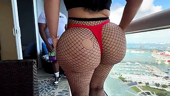 Lissa Aires con culo enorme hace interracial perrito y polla videos