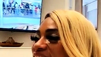 Irene se desnuda y se corre en la ducha videos