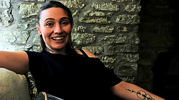 Minha esposa não me fode, mas a irmã dela chupa minha rola videos