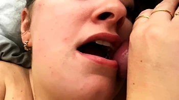 Датская Каролина глотает сперму videos