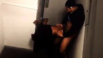 Черная любительница трахается под скрытой камерой videos