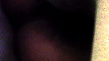 Bimbo coréenne asiatique se tripote sa chatte poilue videos