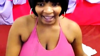 Tetas negras sedosas masturbándose en webcam videos