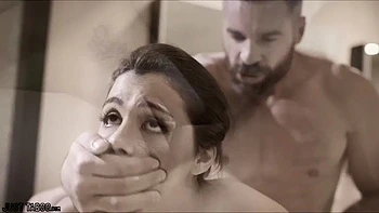 Morena chupa y folla a cuatro con POV videos