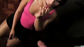 Sophia Sutra magrinha chupando e brincando com o pau videos