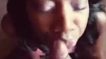 Аматорша-эбони делает огромный минет с кончей в лицо videos