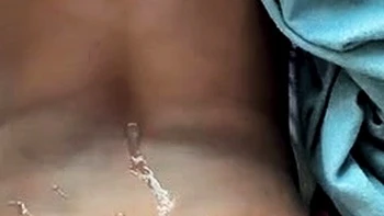 Cybersiryn taquine après éjac en POV videos