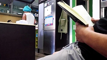 Mostrando meu pau duro pra madrasta, ela se masturba videos