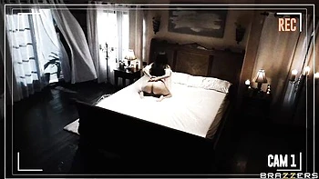 Луна Стар и Жасмин Шерни сосут и ездят на большом члене videos