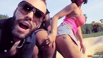 Ноэ Ноэ милашка сосёт большой член в догги и ковбойку videos