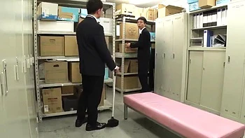 Мужик трахается, пока жена изменяет videos