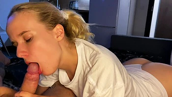 Mark Pirson suce la sucette d'une blonde en POV videos