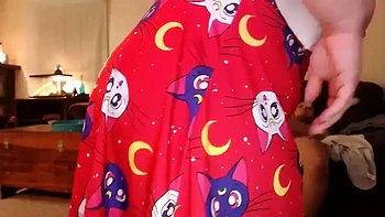 Толстушка-любительница сосет большой член с огромной жопой videos