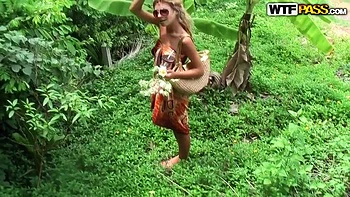 Blondes Amateurgirl wird Doggy gefickt videos