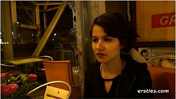 Petite Vicky s'attache et se masturbe seule videos