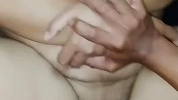 Sexy indische Schlampe befriedigt Kunden POV videos