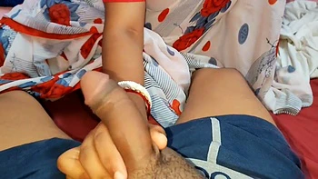 Bhabhi desi baise son beau-frère devant la photo du mari videos
