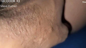 Behaarte Inderin auf Zug gefickt videos