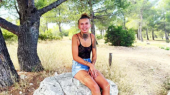 Milf francesa Lyia sexo lésbico com strap-on videos