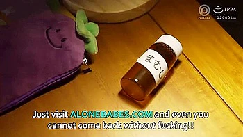 La estudiante asiática más linda 18+ controla la eyaculación en la escuela videos