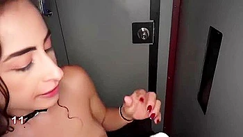 Primera polla en grupo, bukkake y creampie de Scarlett videos