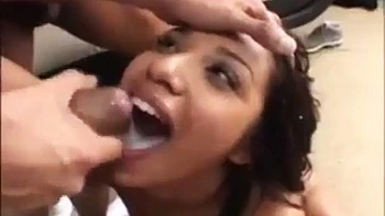 Morena recibe blowjob y follada perrito videos