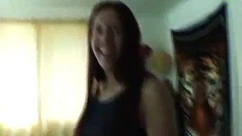 Chica de Mardi Gras chupa polla negra y folla a vaquera y misionero videos