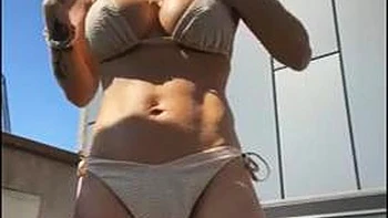 Азиатка с пышными формами мастурбирует на улице лесбийской лаской videos