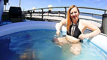 Milf se fait baiser le cul et creampie à l'intérieur videos