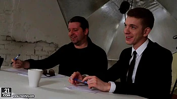 Lyen Park fickt hart anal und bläst draußen videos