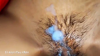 La peluda concha de mi hermanastra Neha llena de leche videos