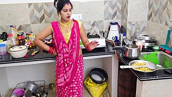 Indische Lehrerin mit großen Titten bringt Schülerin ficken bei videos