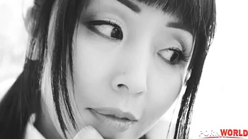 Asiática cachonda follada en el culo por tutor inglés en sofá de papá videos