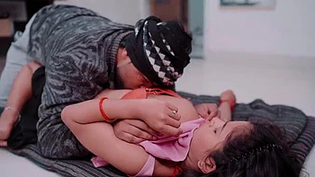 Индианка трахается жестко наездницей после разрыва videos