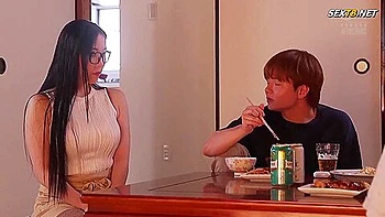 Черт, устоять перед телом этой милашки-горничной невозможно videos