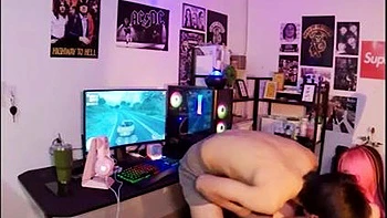 Gameuse amateure baisée avec suçons et levrette videos