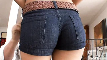 Morena curvy Evan Stone monta polla grande a cuatro patas videos