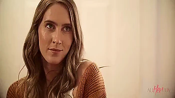 Busige rothaarige Teenlesben Jayden, Cadence & Freya videos