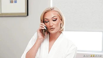 Sarah, grosses seins et cul, suce et levrette videos