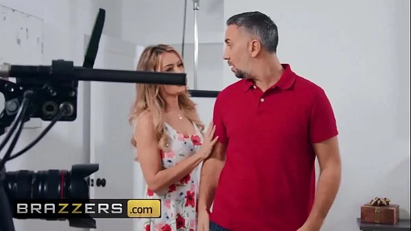 Big tit (Linzee Ryder) gets her shaved cunt drilled - Brazzers videos