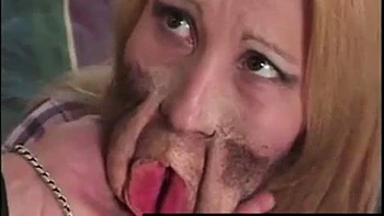 Dreier Blasenwechsel: Fotze statt Mund videos