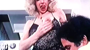 Boquete e doggy com a loira Crissi Stevens videos