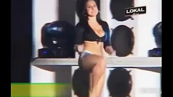 Großer Schwanz fickt mit Blasen, Doggy & Reiten videos