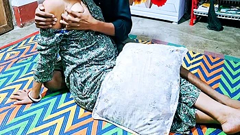 Virgem novinha fodida forte pelo marido videos