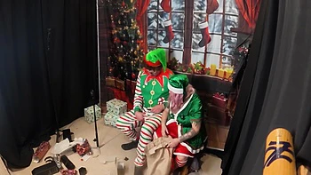 Elfos fodendo brinquedos sexuais na prateleira - Dia 8 videos