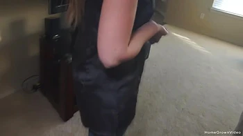 Красивая Рэйчел сосет член и жёстко ебется сверху videos